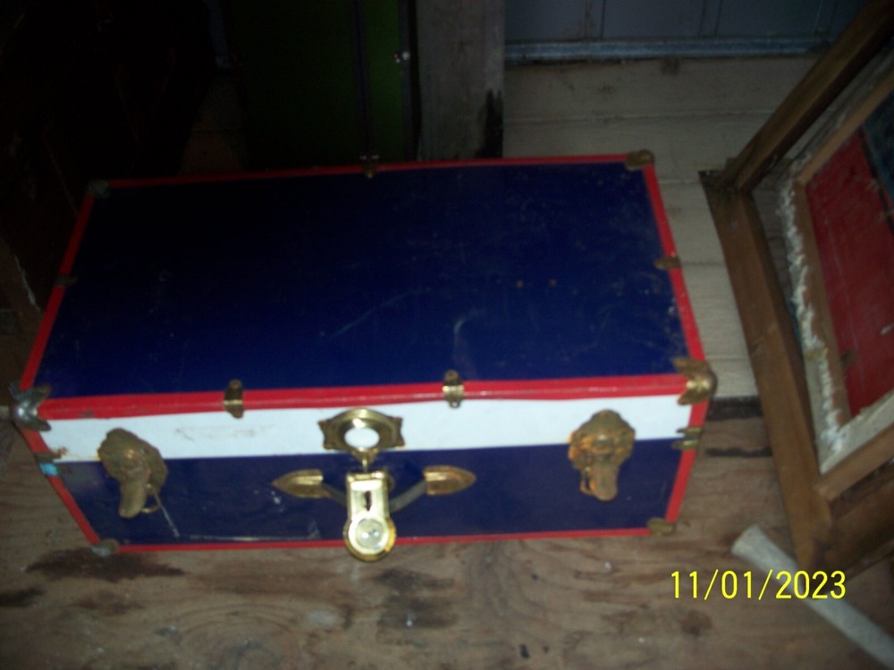 foot locker storage trunk