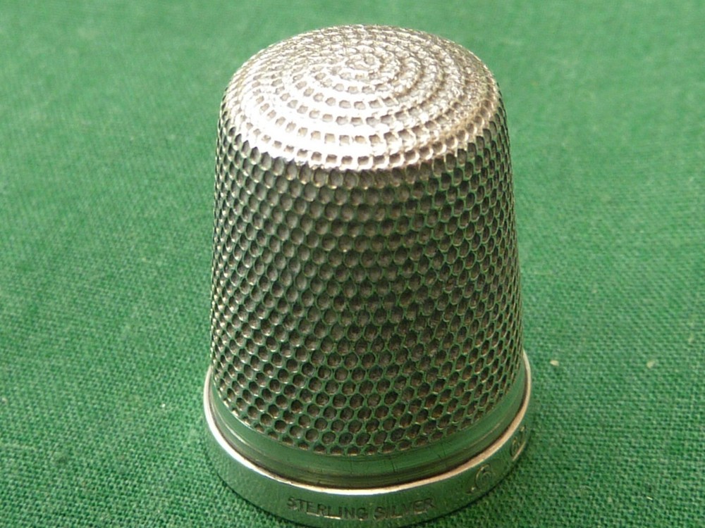 C.H STERLING SILVER THIMBLE '.6.'
