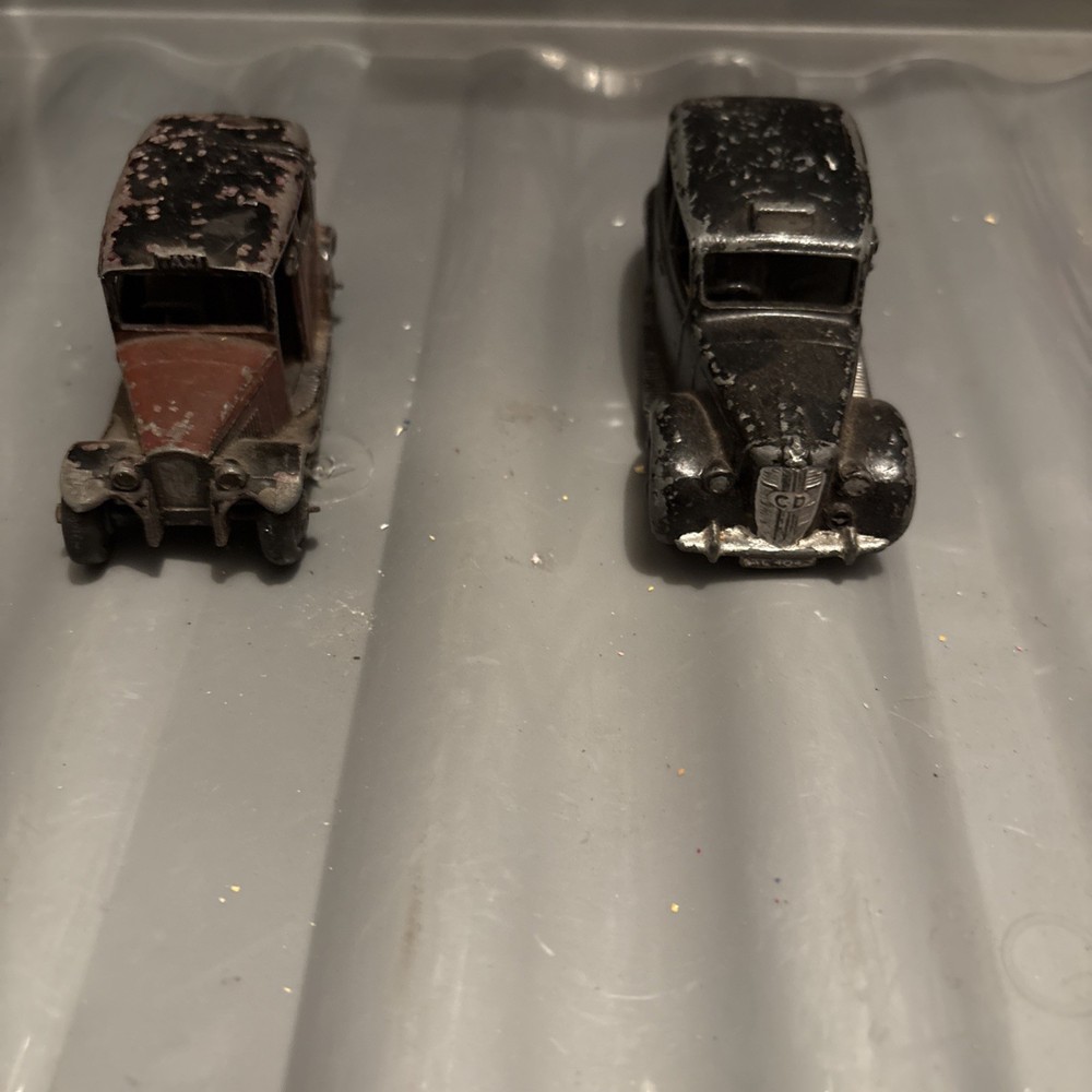 DINKY   Taxis x2 1950s