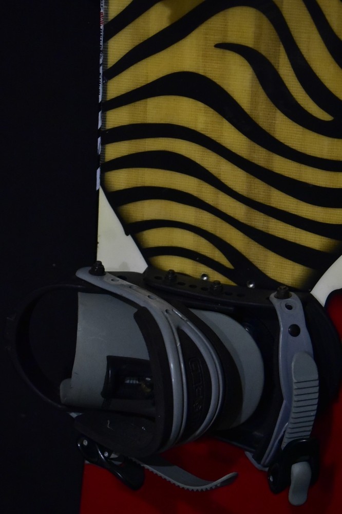 RIDE RUCKUS SNOWBOARD SIZE 135 CM WITH SMALL BINDINGS