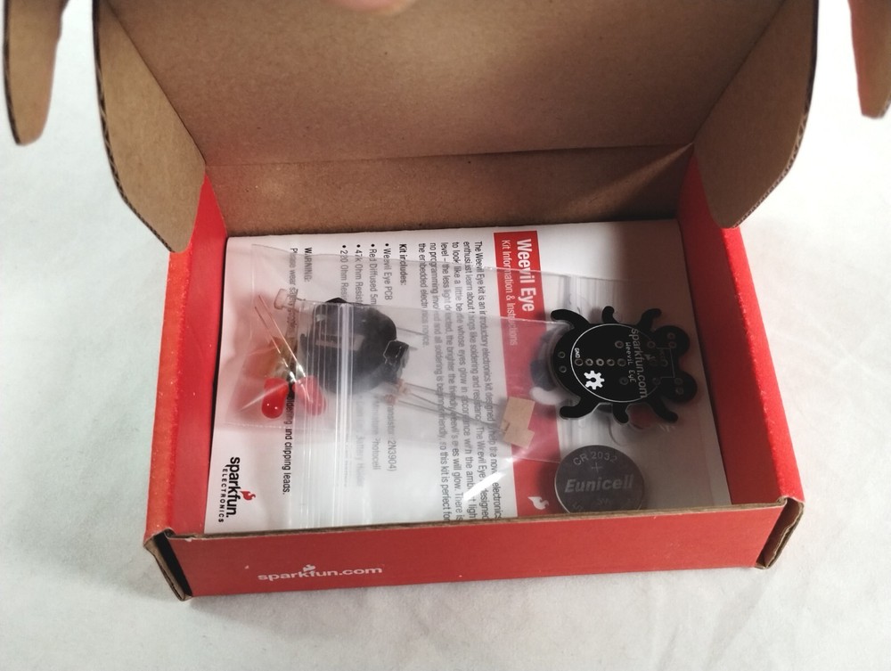 SparkFun Electronics Beginning Soldering Weevil Eye Kit 10723 Educational NOS