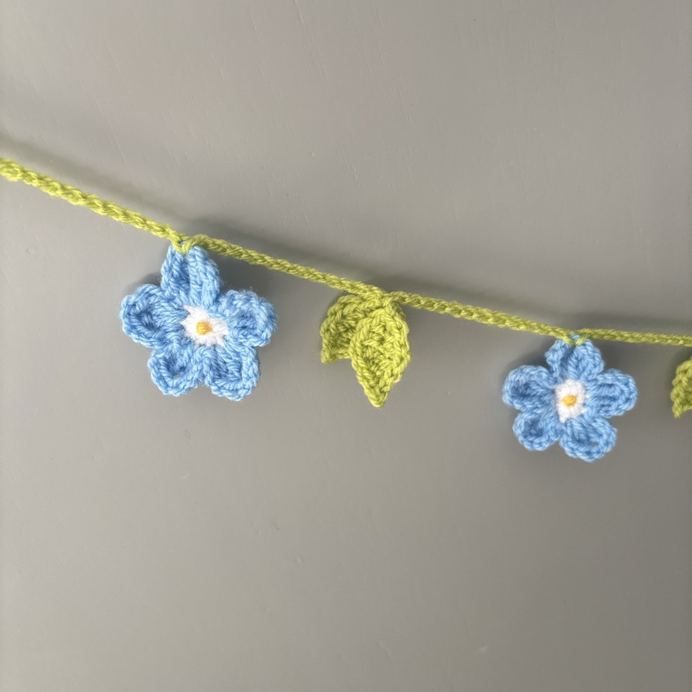 🍃💙 One Handmade crocheted FORGET ME NOT & LEAF bunting/garland 💙🍃