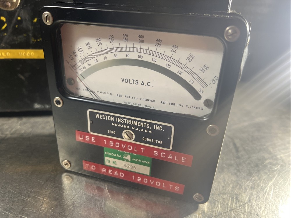 Vtg Weston Electrical Instrument AC Voltmeter Zero Corrector Model 433 With Case
