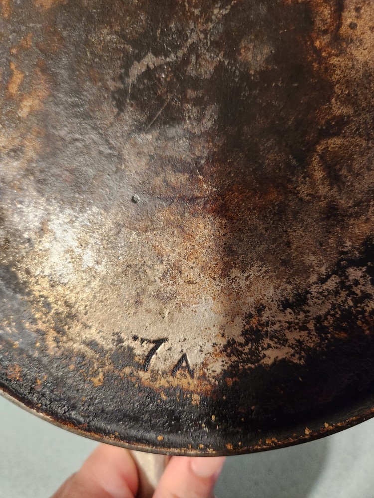 9” WAGNER WARE #7 SIDNEY O CAST IRON SKILLET