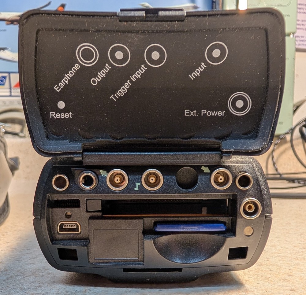 Bruel & Kjaer B&K 2250 Sound Level Meter Analyzer