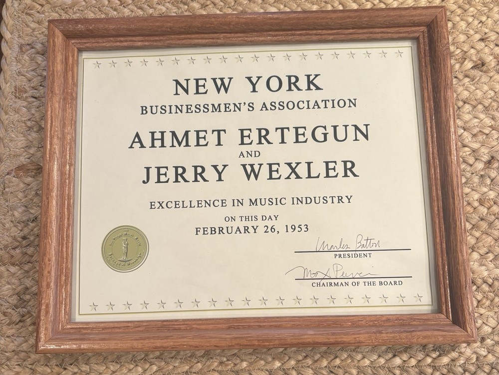 Ray Screen Used Movie Prop Award 2004