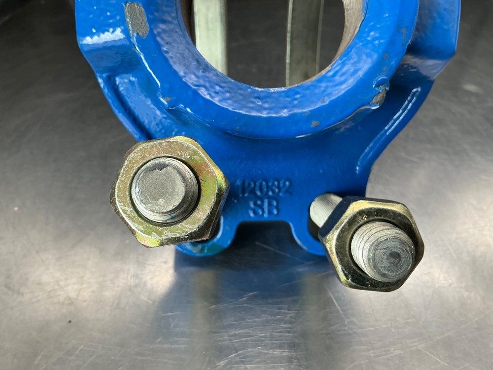 Smith Blair 4" Saddle Clamp 2" Outlet