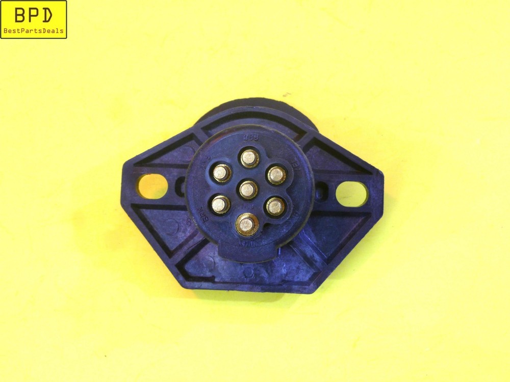 PHILLIPS Sta-Dry Ring 7 Way 2-Hole Bullet Termination Split Pin Socket 16-724