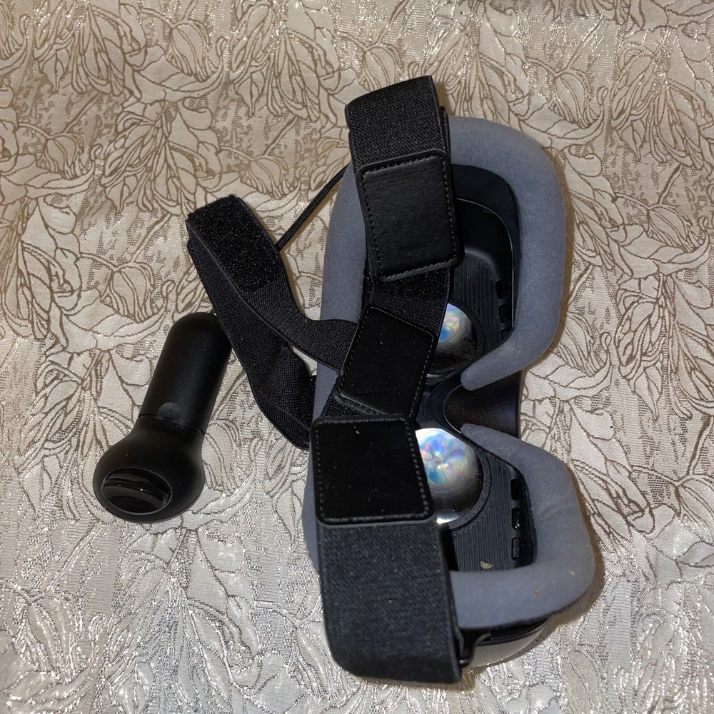 Samsung Gear VR with controller