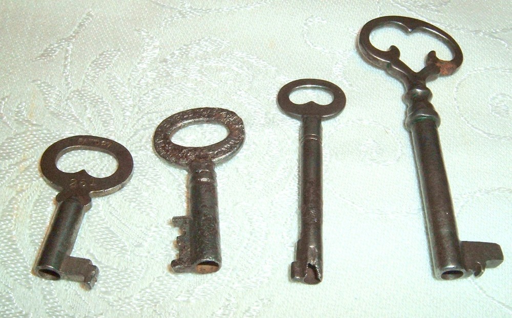 Antique Vtg 25 Skeleton Keys Open Solid Barrel Cabinet Flat Misc Makers