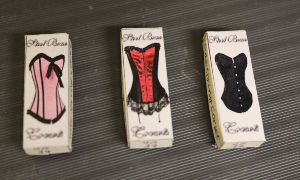 DOLLS HOUSE (   3  CORSET BOXES