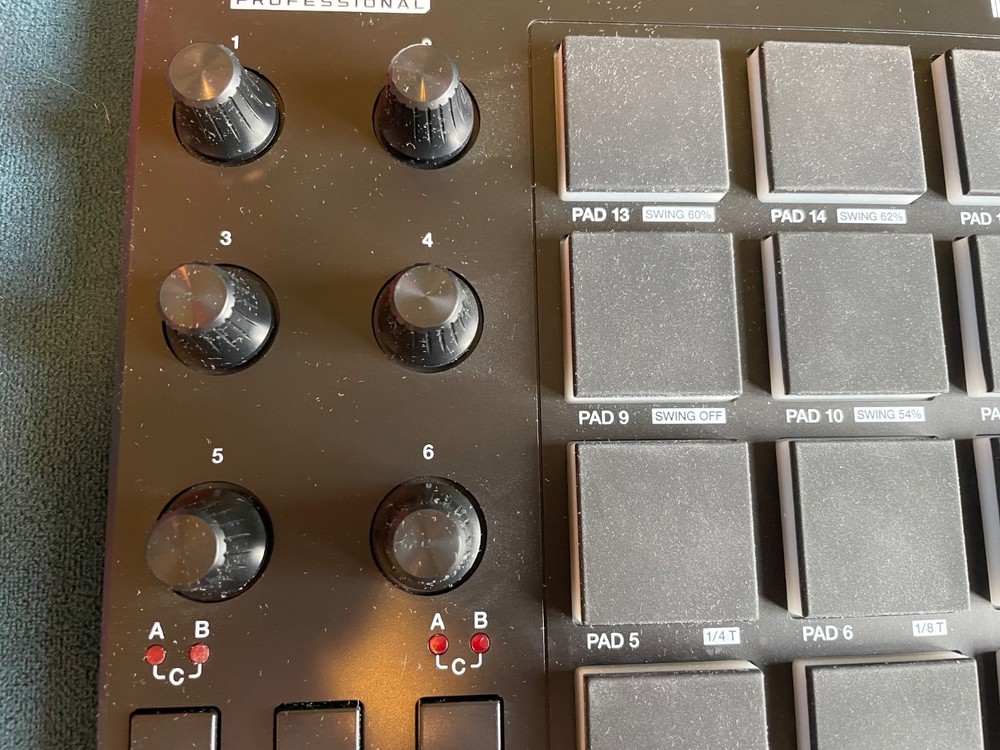 AKAI Professional MPD218 USB MIDI Controller 16 MPC Drum Pads