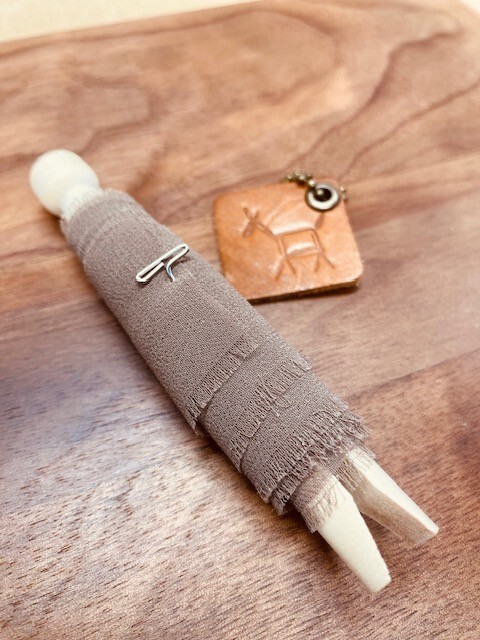 10 wood clothespins