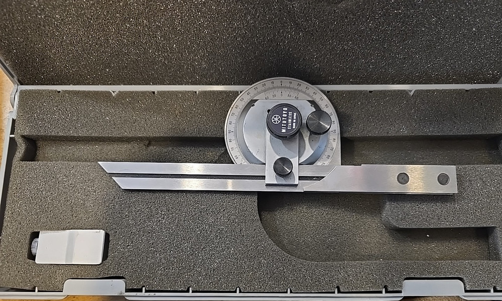 Mitutoyo Universal Bevel Protractor Model 6" Blade w/ case