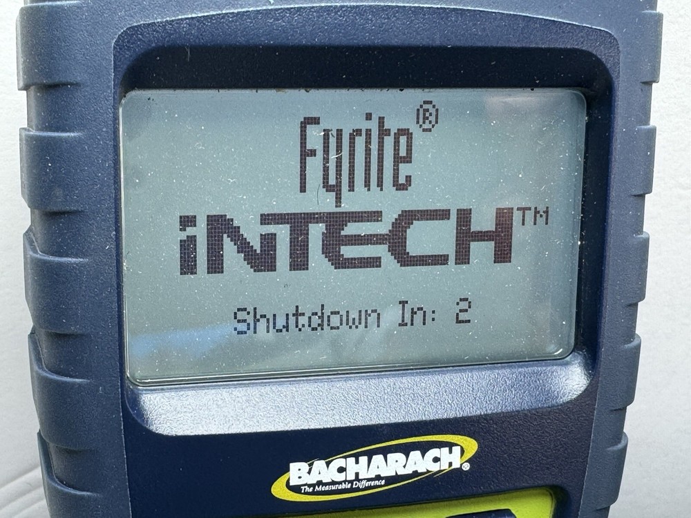 Bacharach Fyrite Intech 0024-7341 Combustion Analyzer 5b