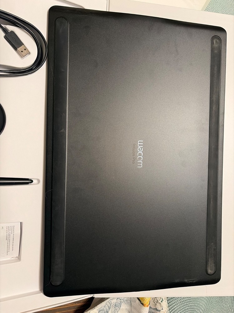 Wacom Intuos Pro L creative Pen Tablet PTH-860