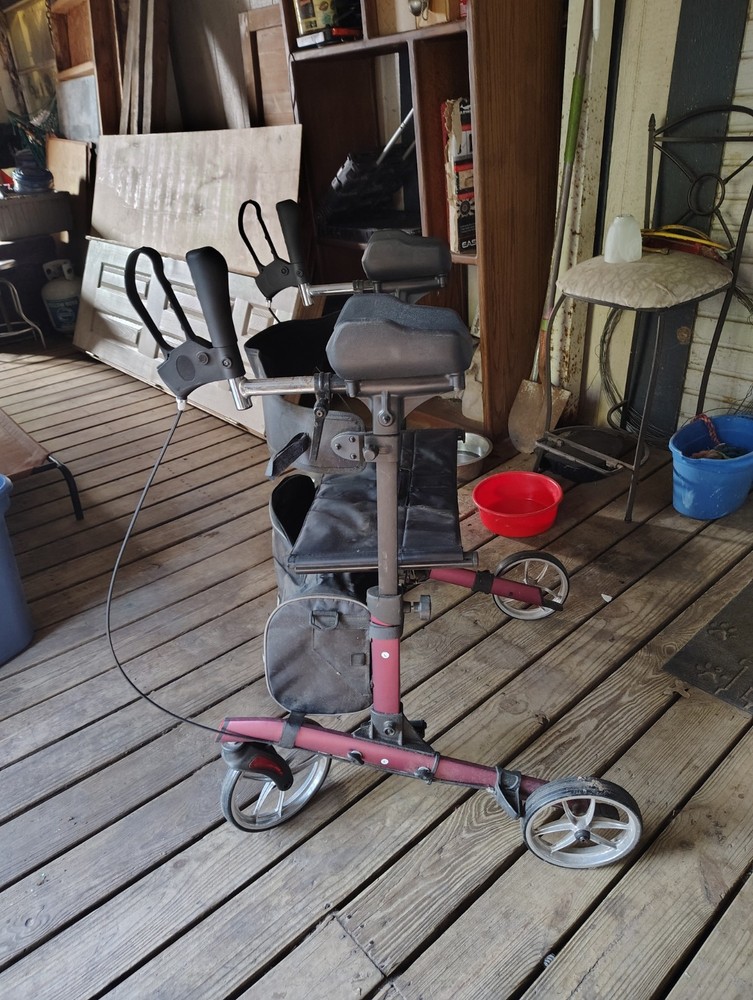 Oasis Space upright walker with seat