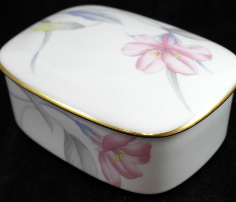 Mikasa Edens Garden Rectangular Box B2090