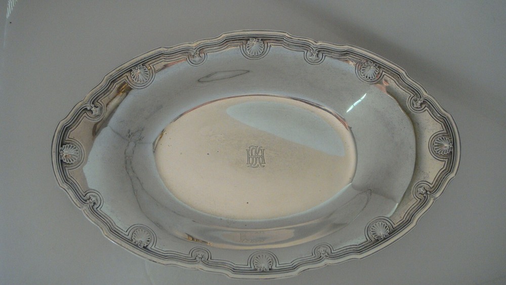 ESTATE TIFFANY & CO SHELL & THREAD STERLING SILVER BREAD TRAY, CIRCA 1911