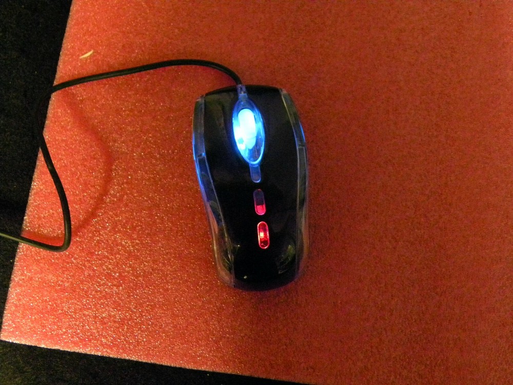 Blue Eye Mouse  USB Illuminated Red Blue Colors Black Case MS-BLE-BK