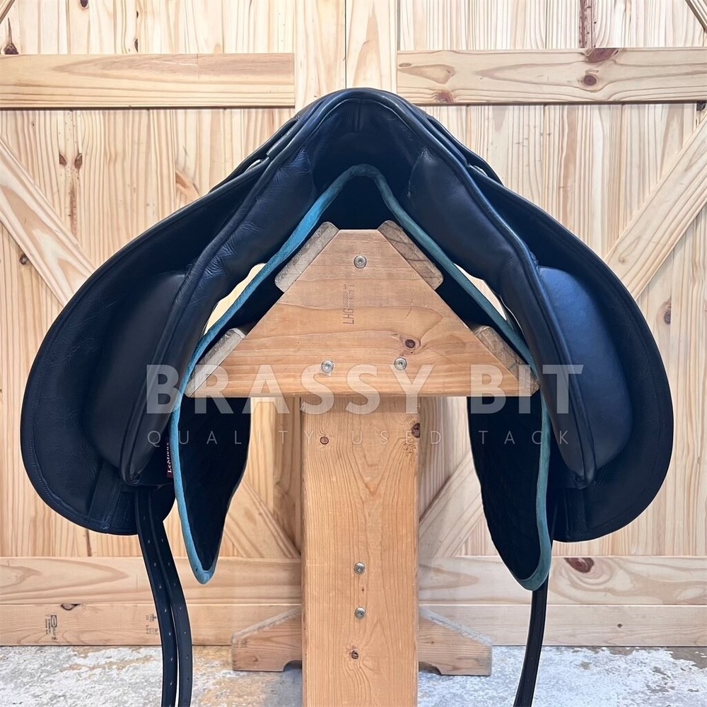 18" County Connection Dressage Saddle