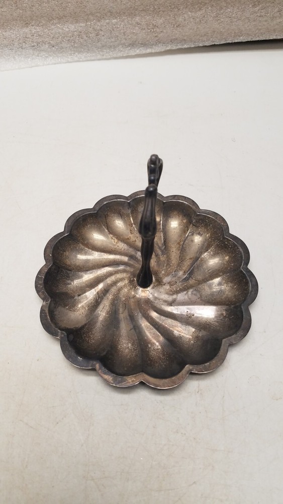 8" Silver Plated Scalloped Edge Design Candy Dish with Handle (M)