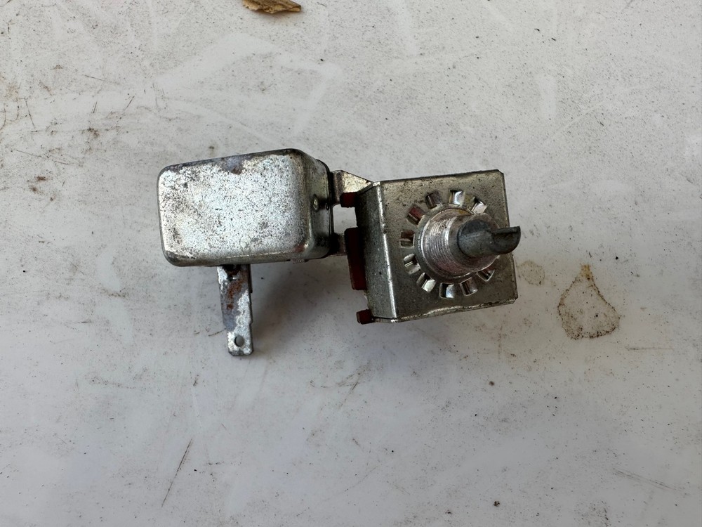John Deere AR64992 Rotary Switch