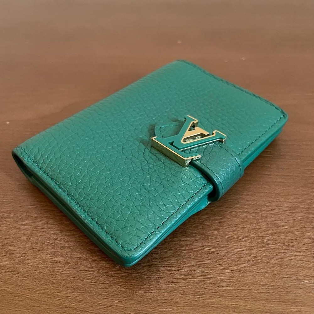LOUIS VUITTON LV Vertical Wallet Compact Authentic