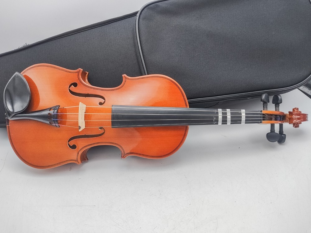 Unbranded 1/2 Size Violin w/ Case & Bow