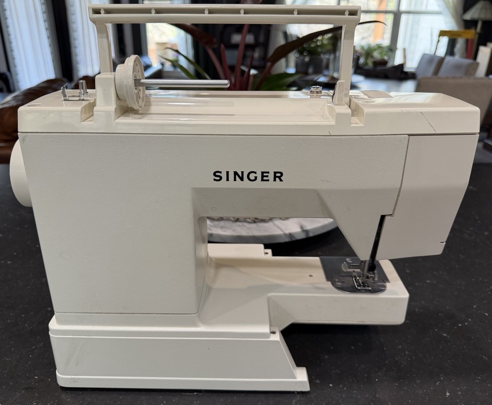 Singer 9110DV Sewing Machine Untested. No cord/pedal