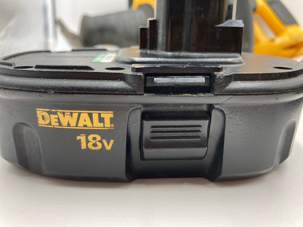 DEWALT 18V POWER TOOL SET (EL1107076)
