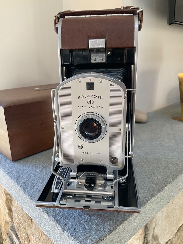 POLAROID LAND 95B CAMERA WORKS— SHUTTER, LIGHT TIGHT,  LENS, COMPLETE + FLASH