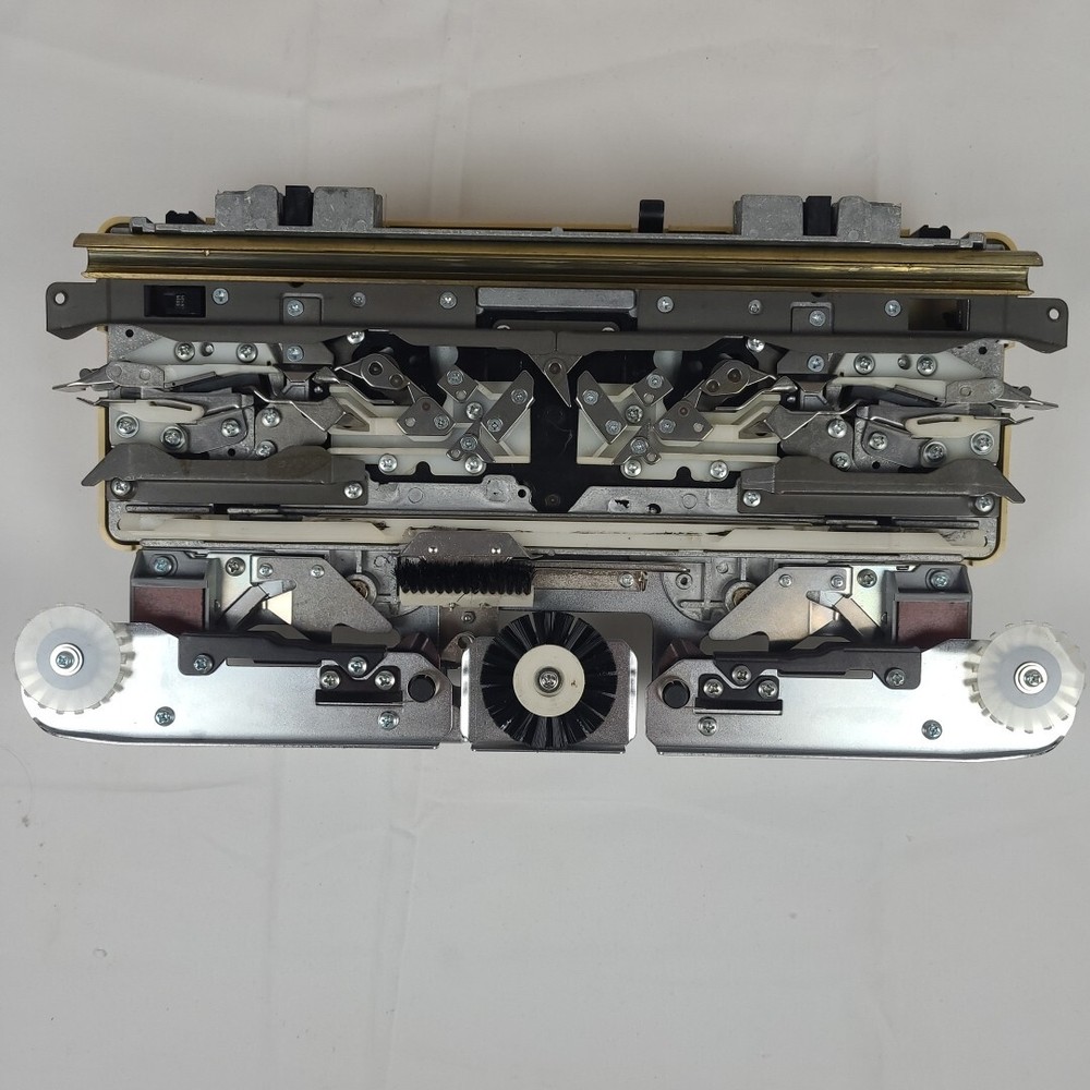 STUDIO MOD 560L KNITTING MACHINE CARIAGE ONLY, NO ATTACHMENTS