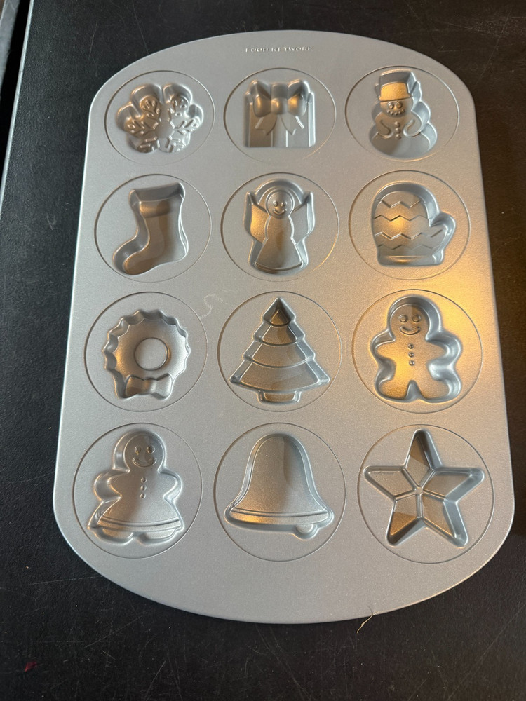 Food Network Christmas Cookie / Cake Pan  (SM)