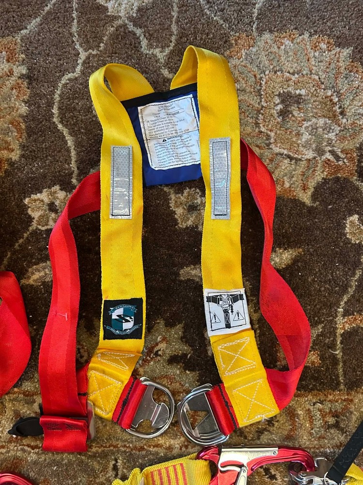 Two Stearns Sailing Harness medium large + Two Kong Italy Elastic Tether Single