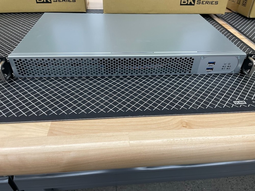 IN-WIN IW-RF100S-S265 barebones