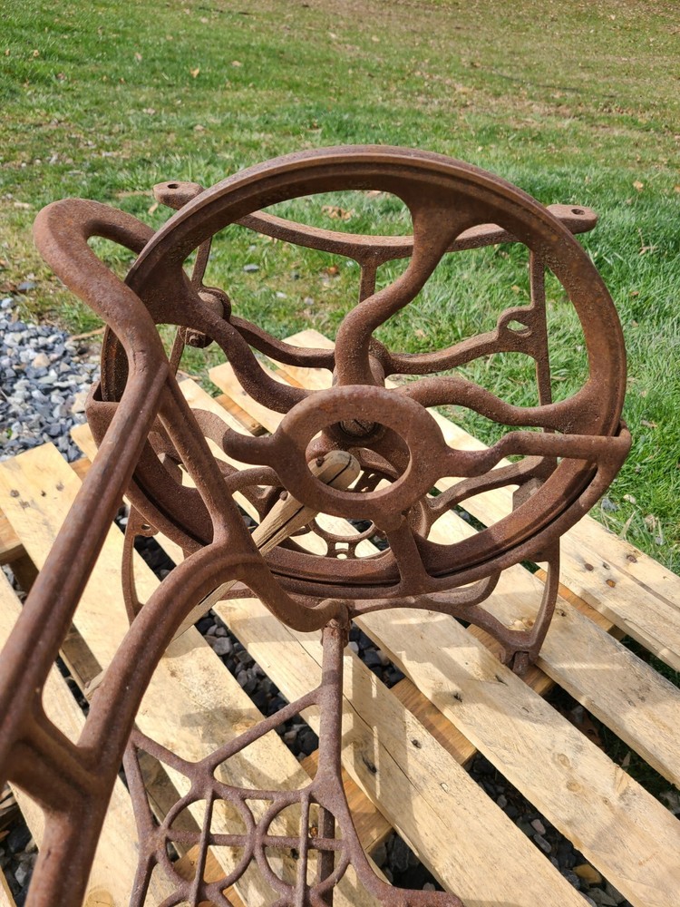 Antique Standard Cast Iron Legs Short Base Treadle Sewing Machine Table Base