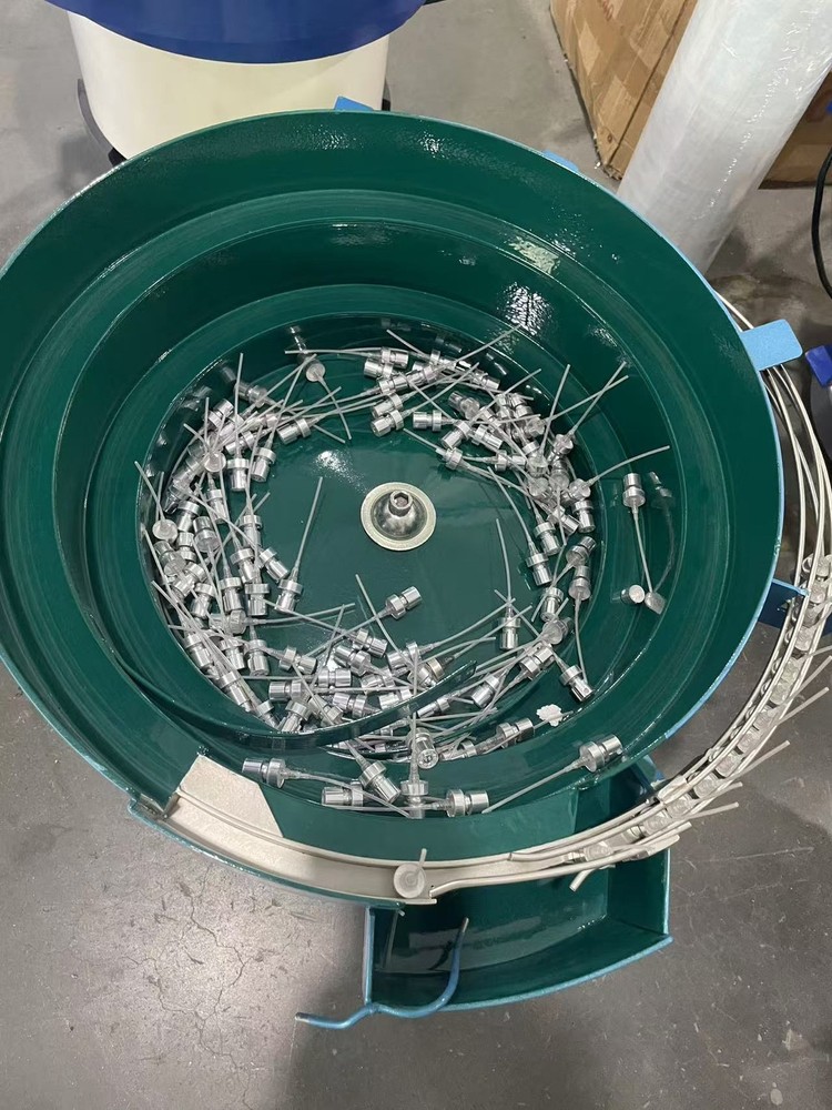 Caps Feeder Cap Sorting Conveyor For Automatic Bottle Capping Screw Lock Machine