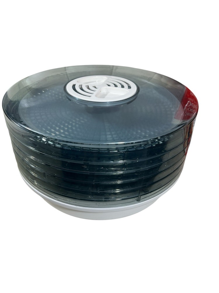 MAGIC CHEF FOOD DEHYDRATOR W/ 5 STACKABLE TRAYS!