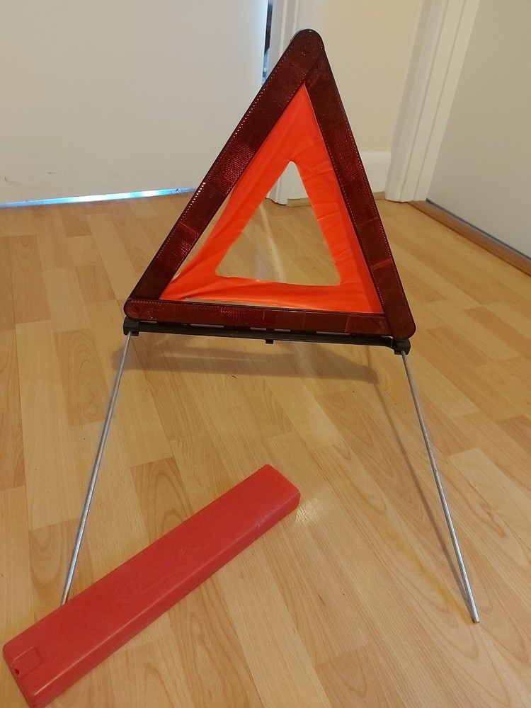 GENUINE AUDI WARNING TRIANGLE USED ISSED BY AUDI