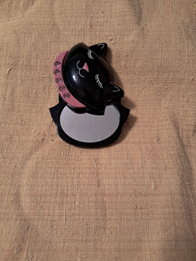 Cat Swivel Compact