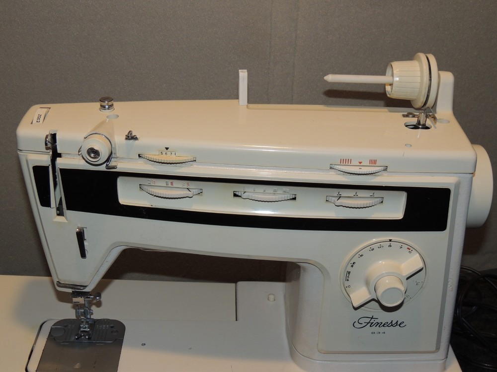 Finesse 834 Sewing Machine