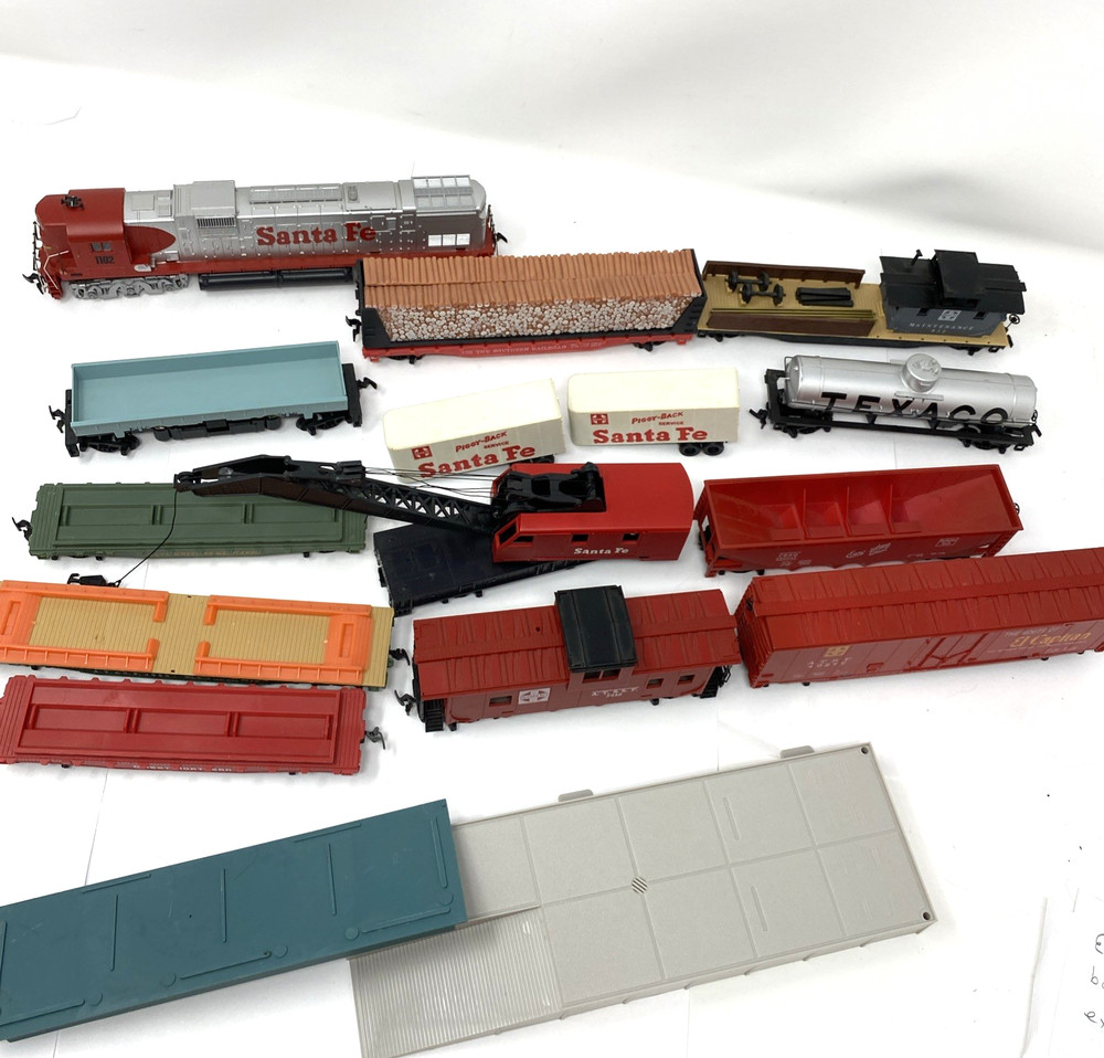 Vintage TYCO Electric Train Set HO Scale