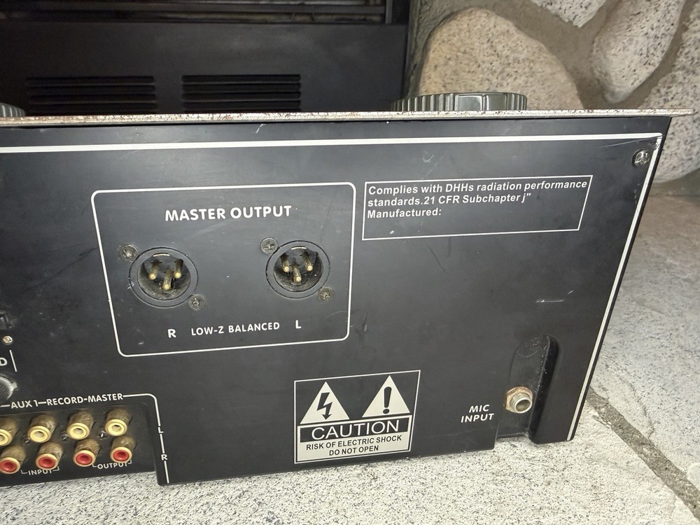 Numark CD Mix 1 Professional CD Mixing Console POWERS ON