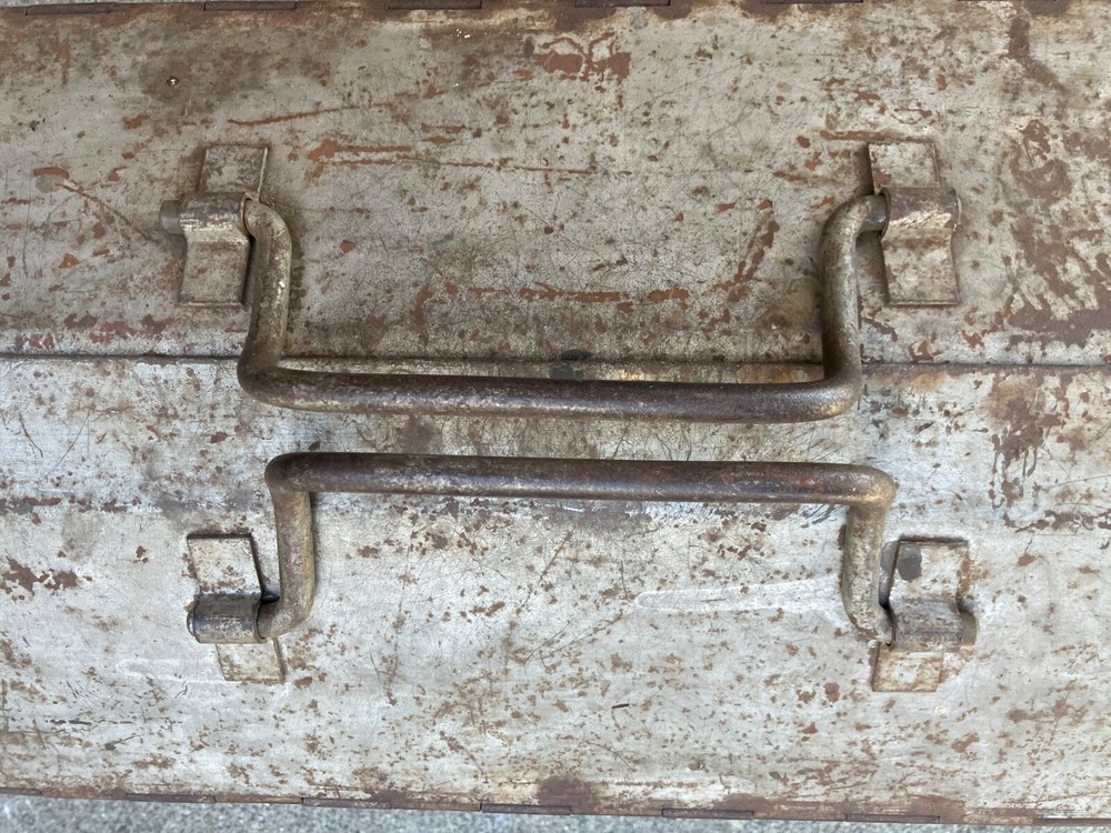 Vintage Metal Tool Box 21" Cantilever Tool Box