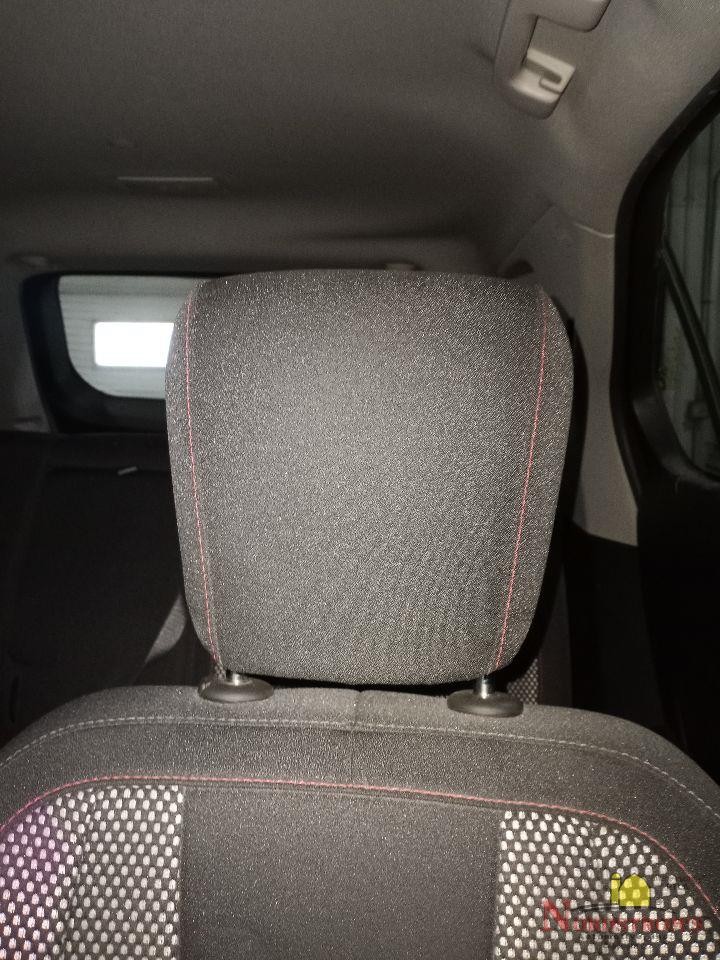 2017 Chevy Equinox Driver Front Headrest Only Black Cloth