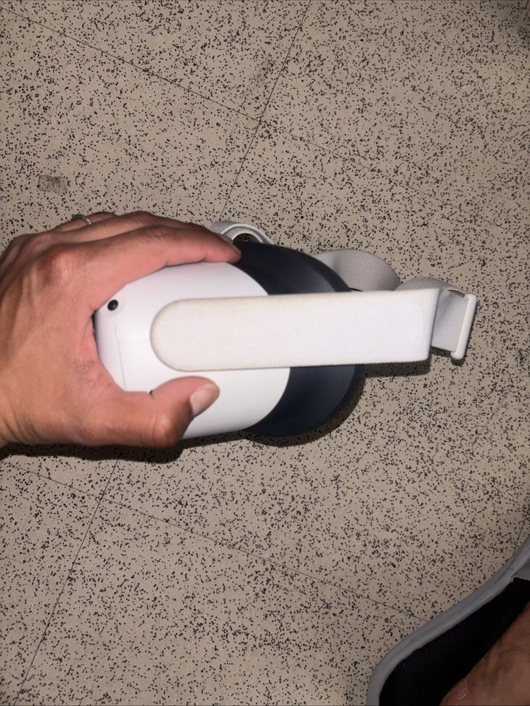 Read!!!! Meta Oculus Quest 2 VR Headset 64GB, White - HEADSET ONLY