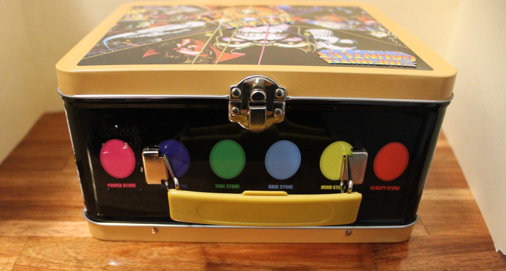 Surreal Entertainment Tin Titans Marvel The Infinity Gauntlet Lunch Box & Cup