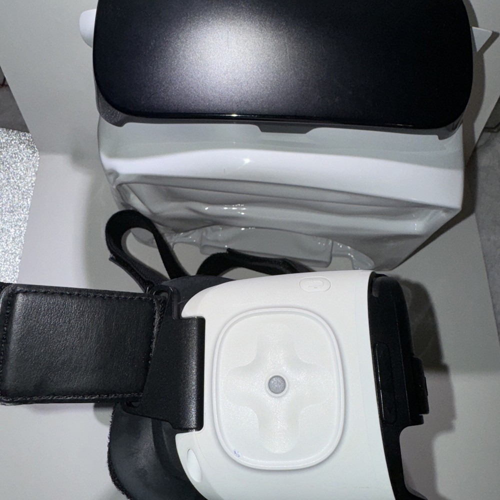 Samsung Gear VR Powered by Oculus Untested As-is