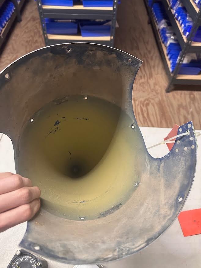 172L spinner with hairline cracks